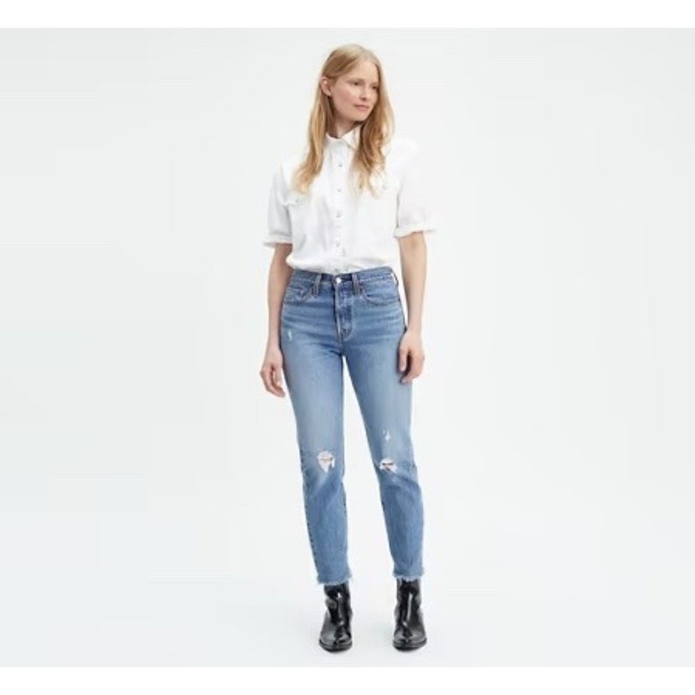 LEVI’S Wedgie Fit Ankle Distressed Jeans in Truth Unfolds Wash, Size 24